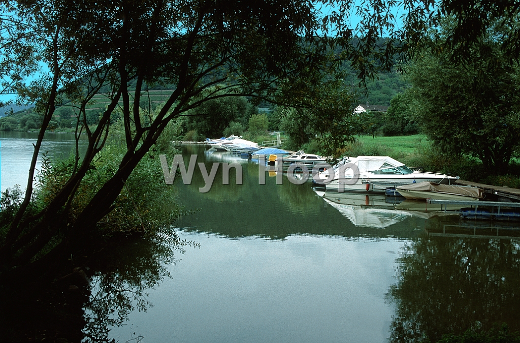 Main Grossheubach Bootshafen km120,4.jpg - Bootshafen Großheubach, Main-km 120,4